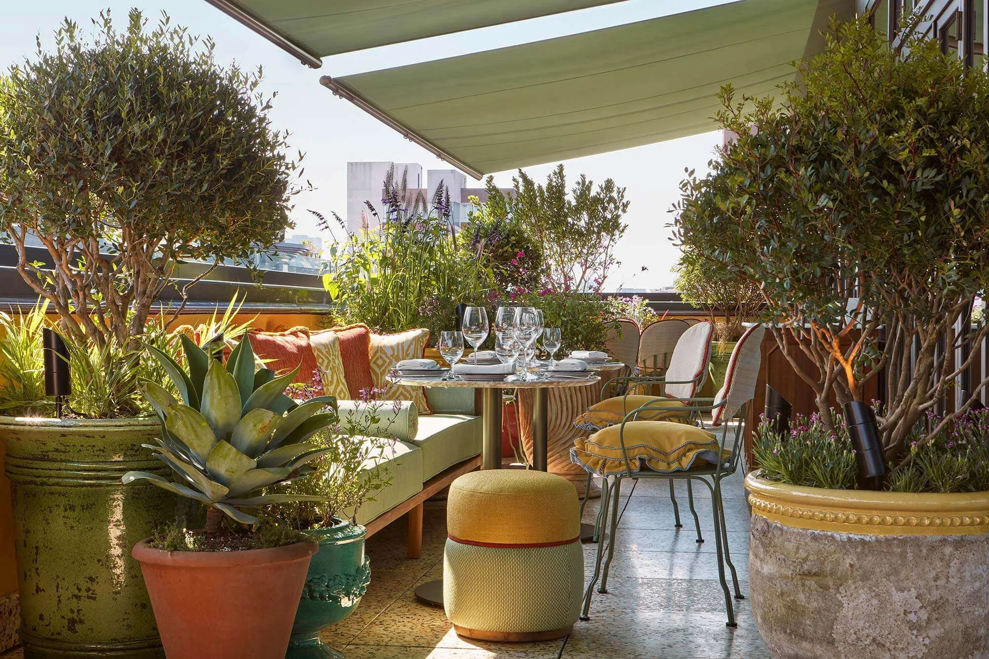We work in harmony with nature and the seasons, creating landscapes that immerse, re-energise and bring new perspectives